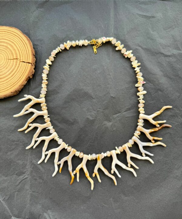 COLLAR-estilo-africano-imitando-hueso-espectacular