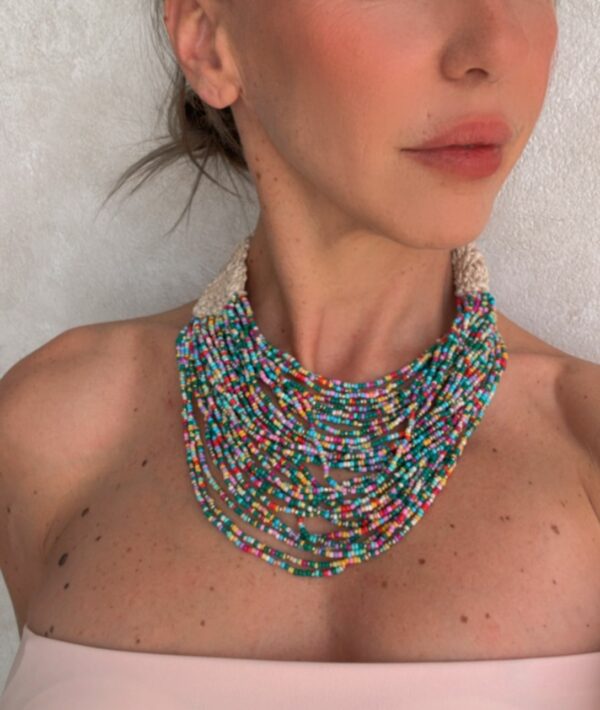 COLLAR2-DE-HEVRAS-DE-CUENTAS-PEQUENAS-multicolo