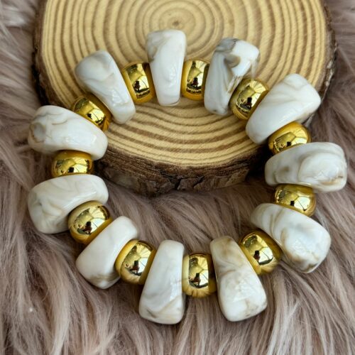 PULSERA de piedras efecto mármol y esferas doradas
