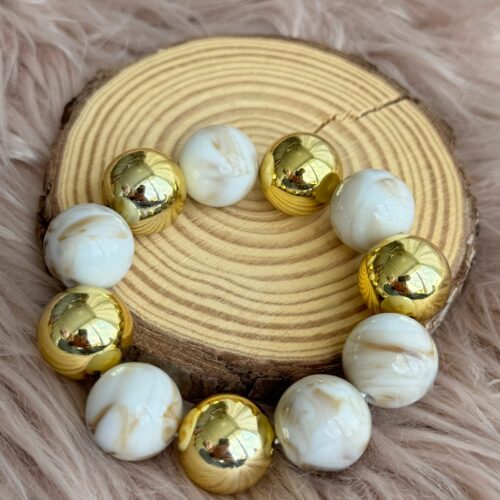 PULSERAS de esferas doradas y piedras efecto nácar.