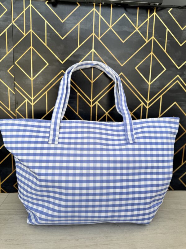 BOLSO VICHY MAXI – Tu aliado multiusos para primavera-verano azul
